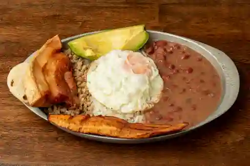 Bandeja Marinilla con Chicharrón