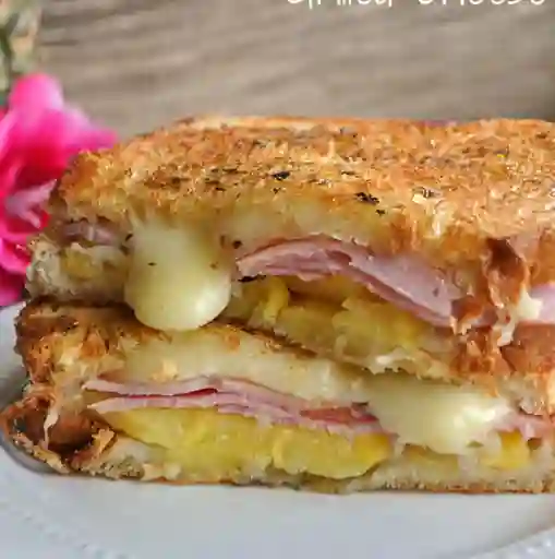 Sándwich Cubano Hawaiiano