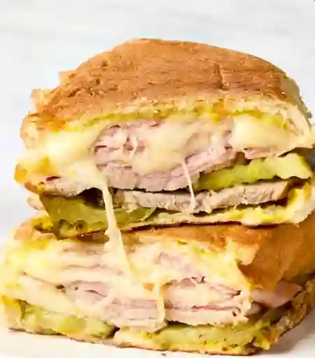 Sándwich Cubano Pollo y Jamón