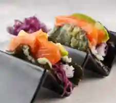 Taco Nori Salamón+ Jugo Elección