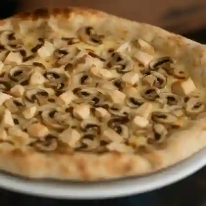 Pizza Pollo con Champiñon