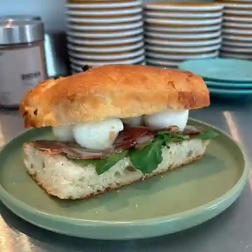 Sandwich Prosciutto Y Mozarella