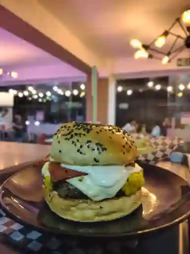 Hamburguesa la Quesos Tiene