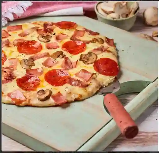 Pizza Tradicional Tres Carnes