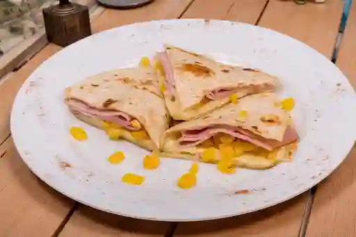 Quesadilla Hawaiana