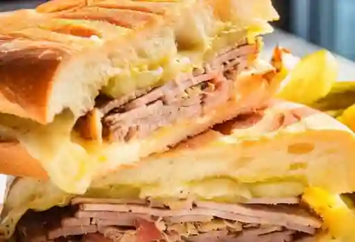 Sándwich Qbano Hawaiano