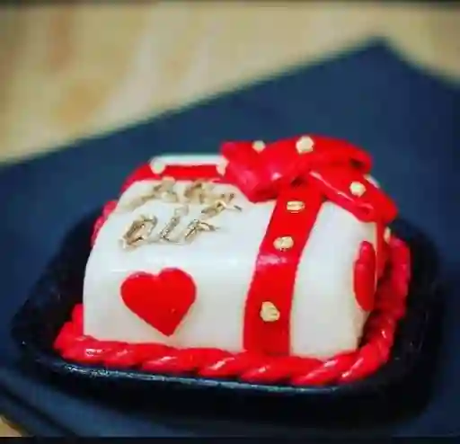 Torta Personal Decorada en Pastillaje