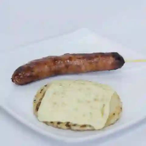 Chorizo con Arepa y Queso Tajado