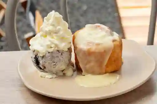 Rollo de Canela con Helado
