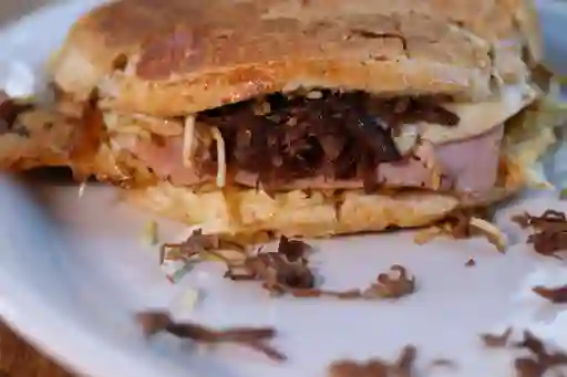 Aplastao Ropa Vieja Hamburguesa