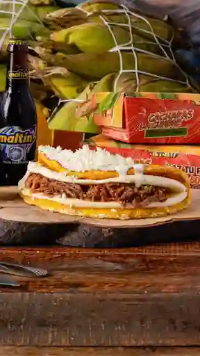 Cachapa con Queso y Carne