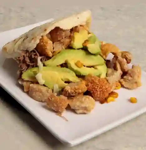 Arepa Poderosa con Chicharron y Aguacate