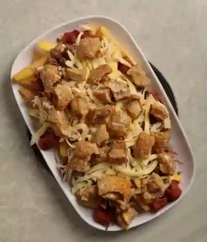 Salchipapa Berraca con Chicharron (Sencilla)