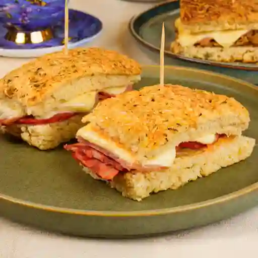Sandwich Jamon y Peperoni