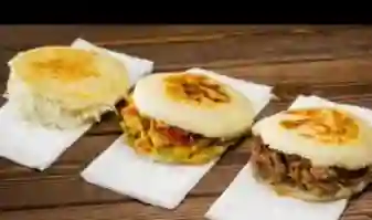 Arepa Sobrecarga Pollo