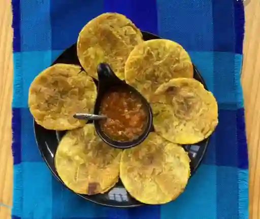 Patacones con Hogao