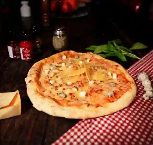 Pizza Cuatro Quesos Deluxe