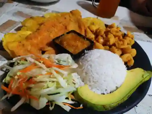 Trucha con Camarones Apanados