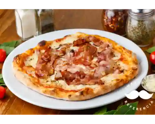 Pizza de Tocineta y Pollo Bbq Mediana