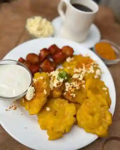 Chorizo con Patacón y Suero