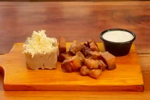 Chicharrones con Cayeye