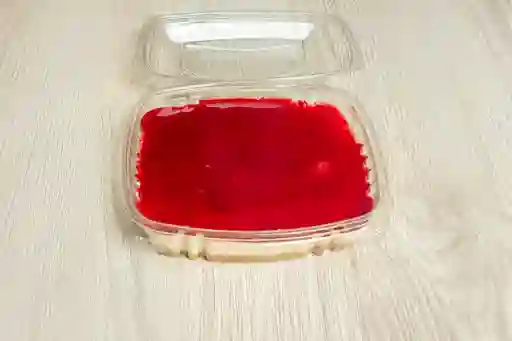 Cheesecake de Maracuyá con Salsa de Frutos Rojos