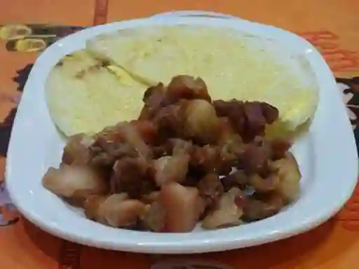 Arepa con Chicharrón