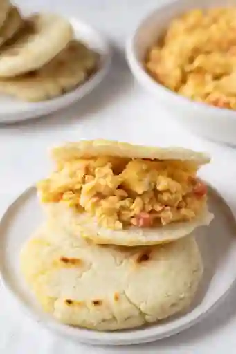 Arepa con Huevo Revuelto