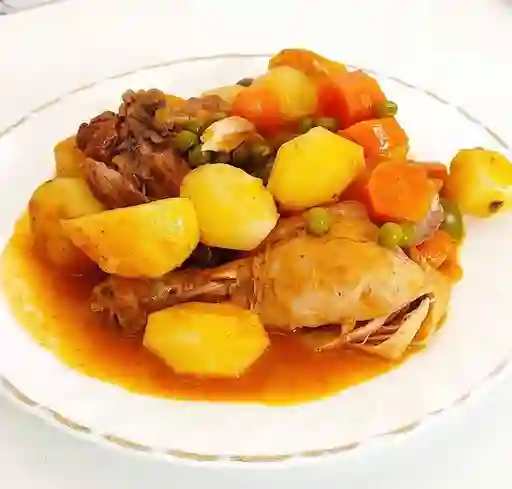 Sudado Al Gusto con Papa y Arepa