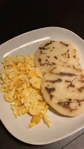 Huevos Al Gusto y 2 Arepas