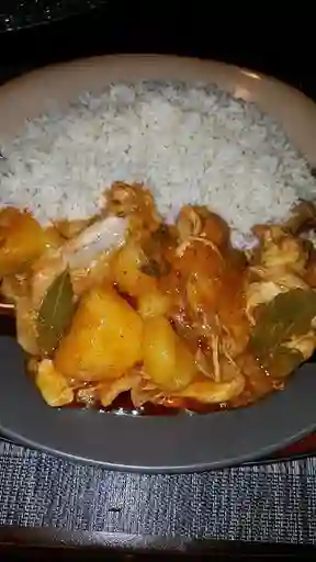 Combo Pollo Sudado con Arroz