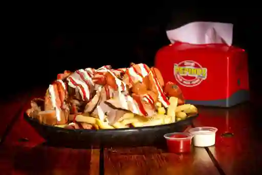 Salchipapa con Chicharron