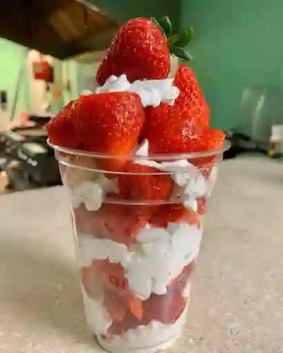 Fresas con Crema 16Oz