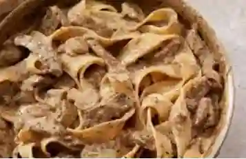 Pasta Con Lomo Stroganoff