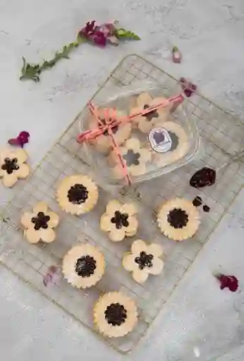 Galletas Rellenas con Dulce de Mora