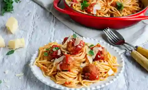 Spaghetti con Albóndigas
