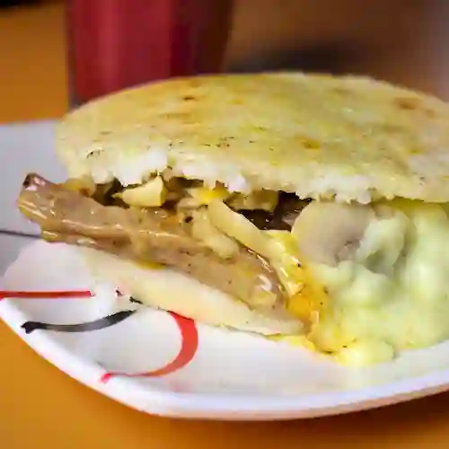 Arepa de Maiz Pollo y Champiñones