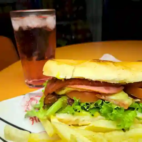 Sándwich con Tocineta