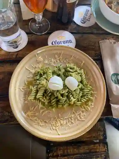 Pasta Pesto con Burrata