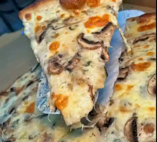 1 Rebanada de Pizza Pollo y Champiñones