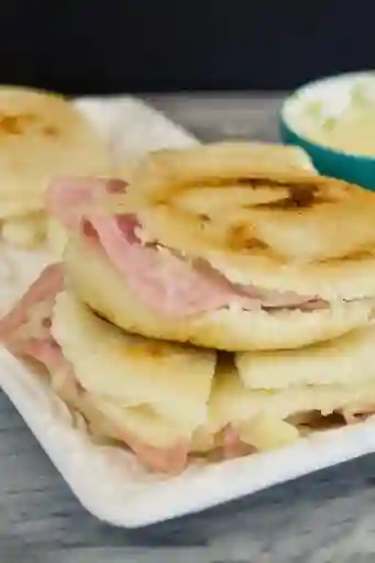 Arepa Jamón y Queso