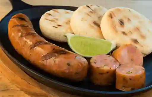 Chorizo con Arepa