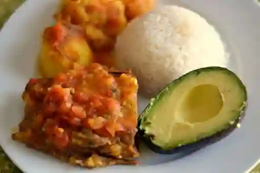 Sobrebarriga en Salsa Criolla
