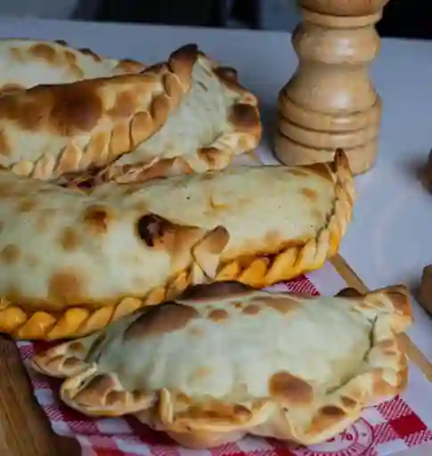 3 Empanadas 1 Pepsi 500 ml