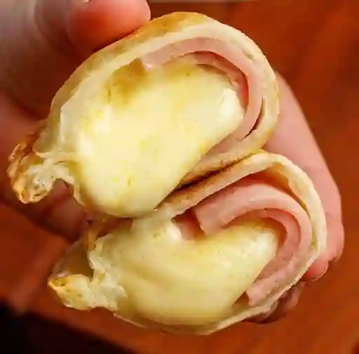 Empanada de Jamón y Queso