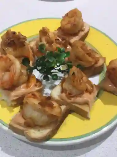 Cubitos De Pollo Y Langostinos En Salsa De Ostra Con Pimenton