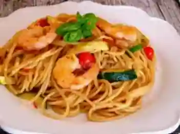 Pasta Napolitana Con Vegetales Y Langostinos