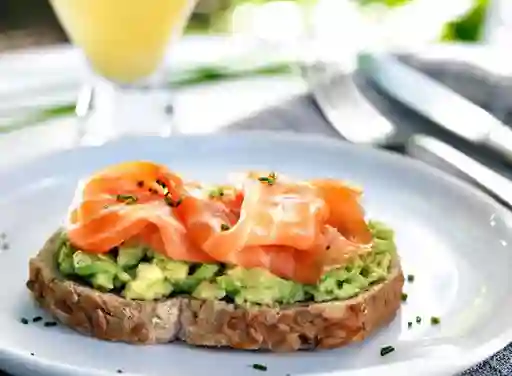 Tostada Salmón Ahumado