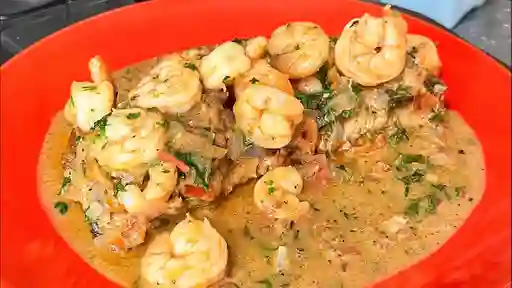 Fielte De Pescado En Salsa De Camaron