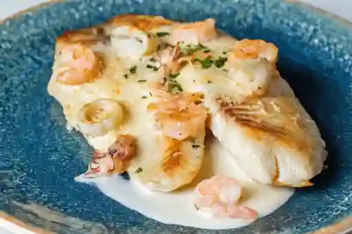 Fielte De Pescado En Salsa Marinera